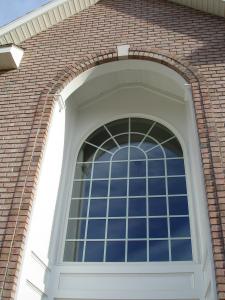 recessed-foyer-window-with-brick-surround